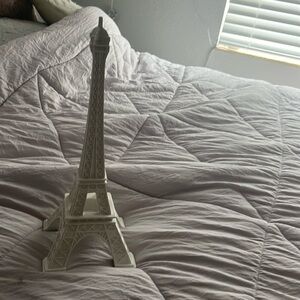 Eiffel Tower decor